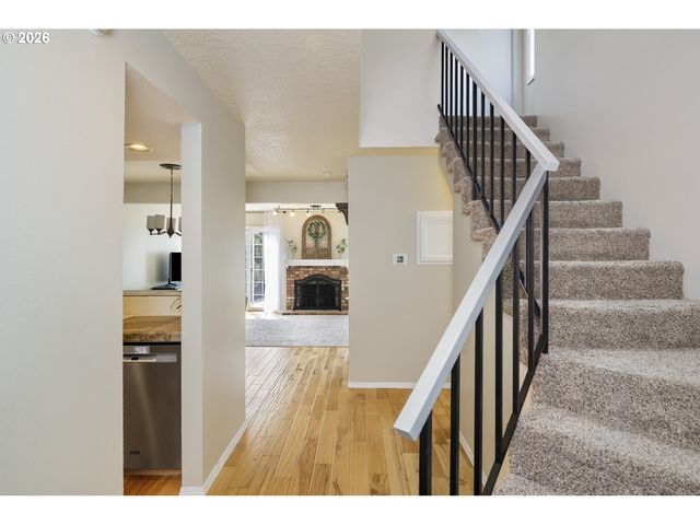 2036 TITAN Ter, West Linn, OR 97068