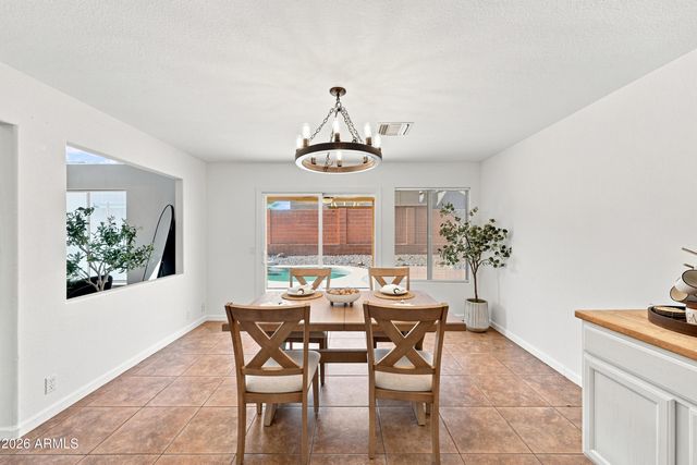 2914 E WINDSONG Drive, Phoenix, AZ 85048