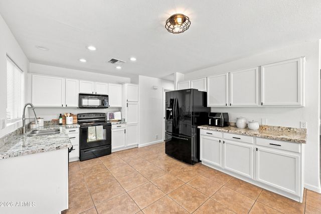 2914 E WINDSONG Drive, Phoenix, AZ 85048