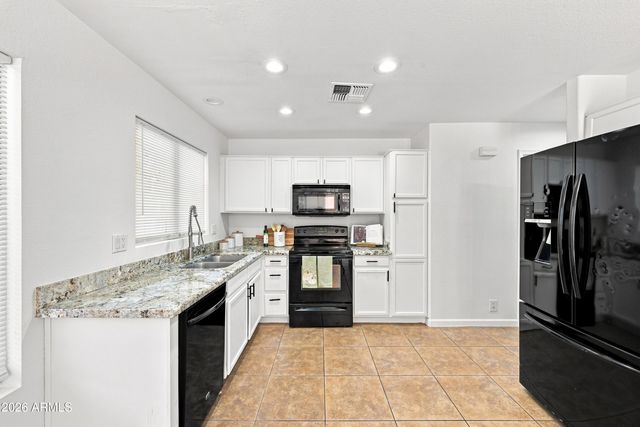 2914 E WINDSONG Drive, Phoenix, AZ 85048