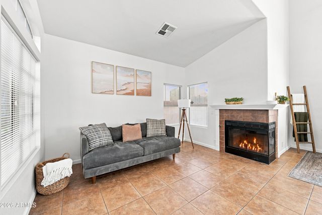2914 E WINDSONG Drive, Phoenix, AZ 85048