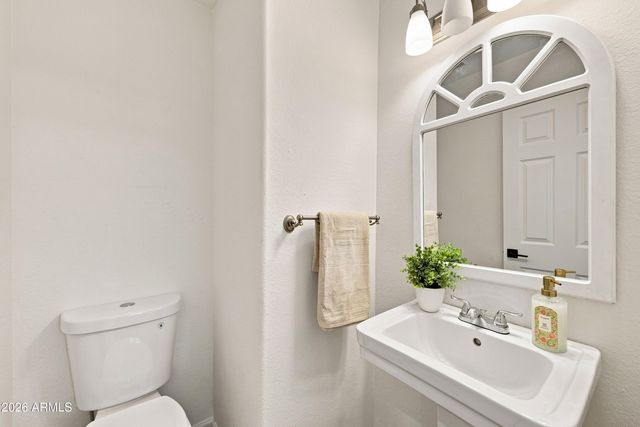 2914 E WINDSONG Drive, Phoenix, AZ 85048