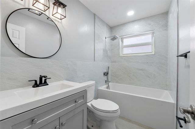 5820 NW 56th Place, Tamarac, FL 33319