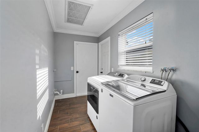 5820 NW 56th Place, Tamarac, FL 33319
