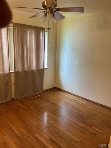 1665 Turf Lane, Florissant, MO 63033