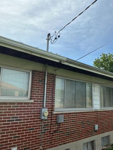 1665 Turf Lane, Florissant, MO 63033