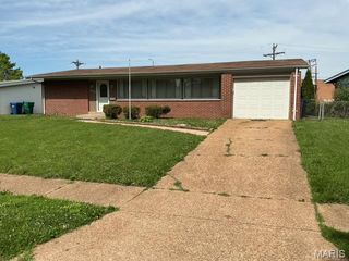 1665 Turf Lane, Florissant, MO 63033
