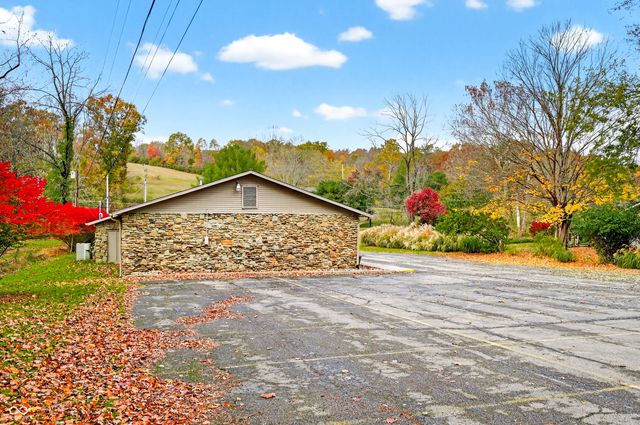 2123 Greasy Creek Road, Nashville, IN 47448