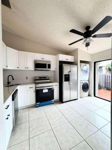 615 Sea Pine Way E, Greenacres, FL 33415