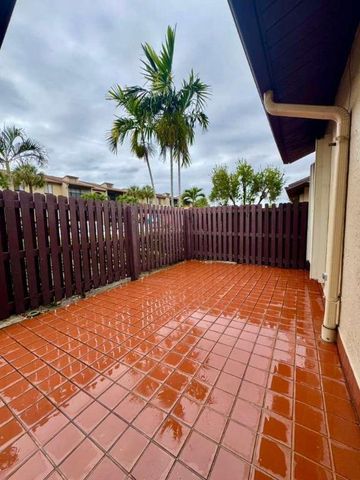 615 Sea Pine Way E, Greenacres, FL 33415