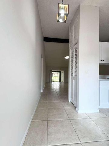 615 Sea Pine Way E, Greenacres, FL 33415