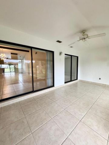 615 Sea Pine Way E, Greenacres, FL 33415