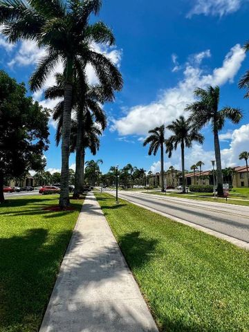 615 Sea Pine Way E, Greenacres, FL 33415