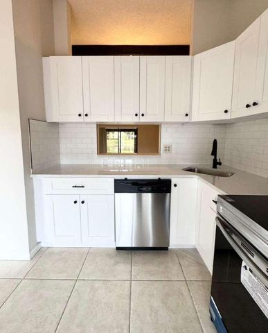 615 Sea Pine Way E, Greenacres, FL 33415