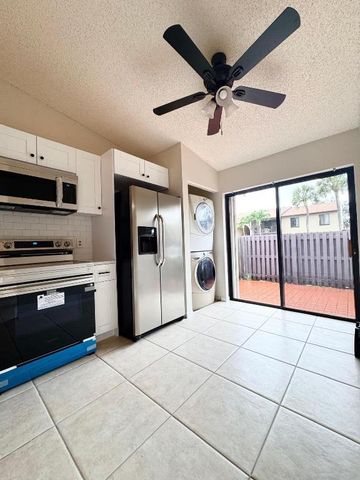 615 Sea Pine Way E, Greenacres, FL 33415