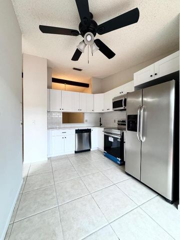 615 Sea Pine Way E, Greenacres, FL 33415