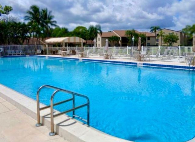 615 Sea Pine Way E, Greenacres, FL 33415