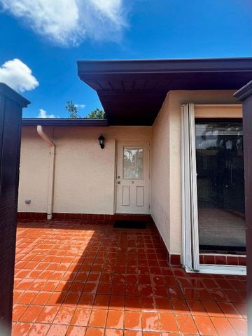 615 Sea Pine Way E, Greenacres, FL 33415