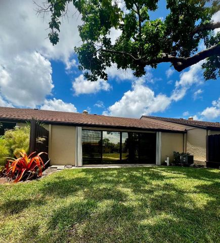 615 Sea Pine Way E, Greenacres, FL 33415