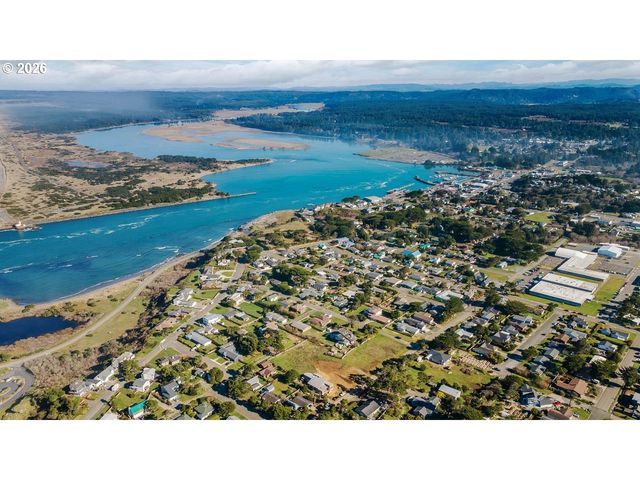8th ST SW, Bandon, OR 97411