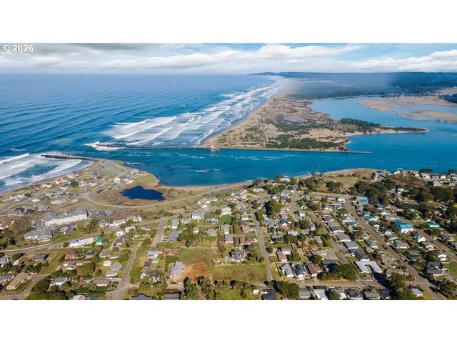 8th ST SW, Bandon, OR 97411
