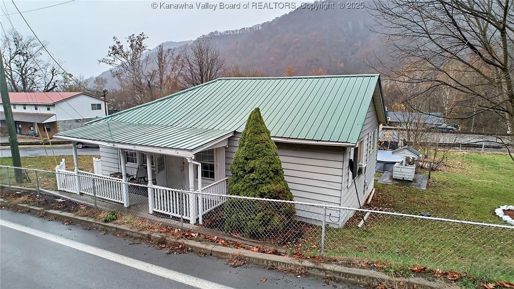 16298 Deepwater Mountain Road, Deep Water, WV 25057