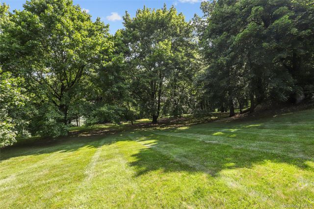 17 Wampus Lake Drive, Armonk, NY 10504