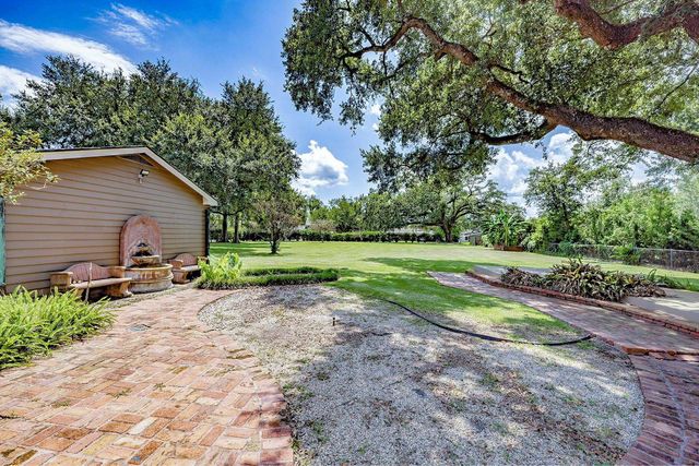 1231 Bayou Black Dr, Houma, LA 70360