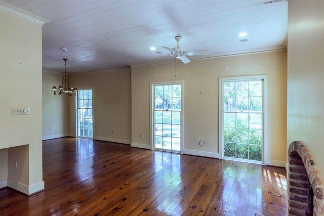 1231 Bayou Black Dr, Houma, LA 70360