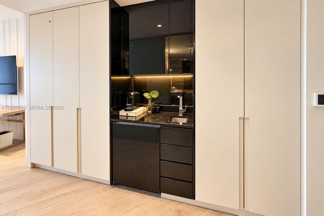 2201 Collins Avenue 807, Miami Beach, FL 33139