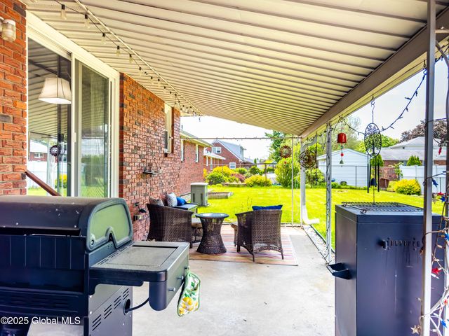 61 Ahl Avenue, Colonie, NY 12205