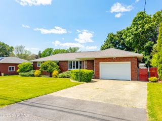 61 Ahl Avenue, Colonie, NY 12205