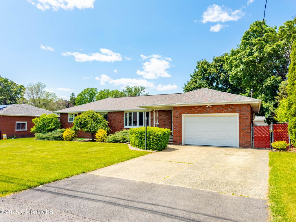 61 Ahl Avenue, Colonie, NY 12205