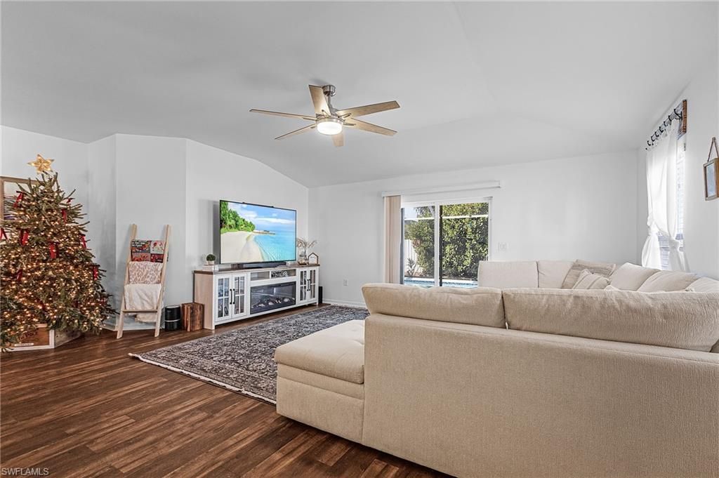 Image 12 of property listing at 1010 SW 6th AVE, Cape Coral, FL 33991