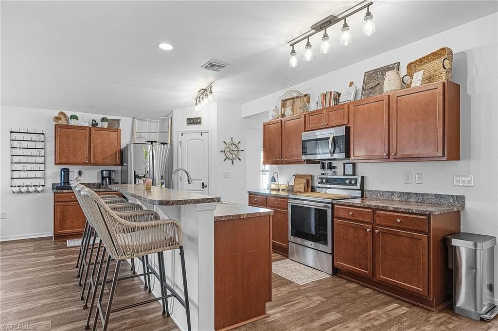 Image 13 of property listing at 1010 SW 6th AVE, Cape Coral, FL 33991