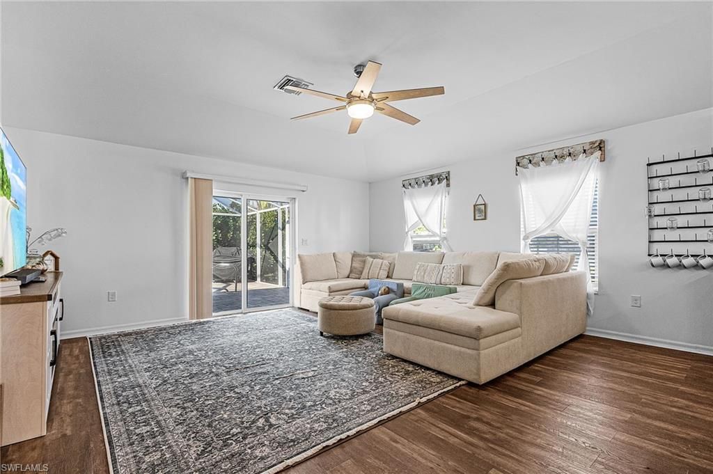 Image 15 of property listing at 1010 SW 6th AVE, Cape Coral, FL 33991