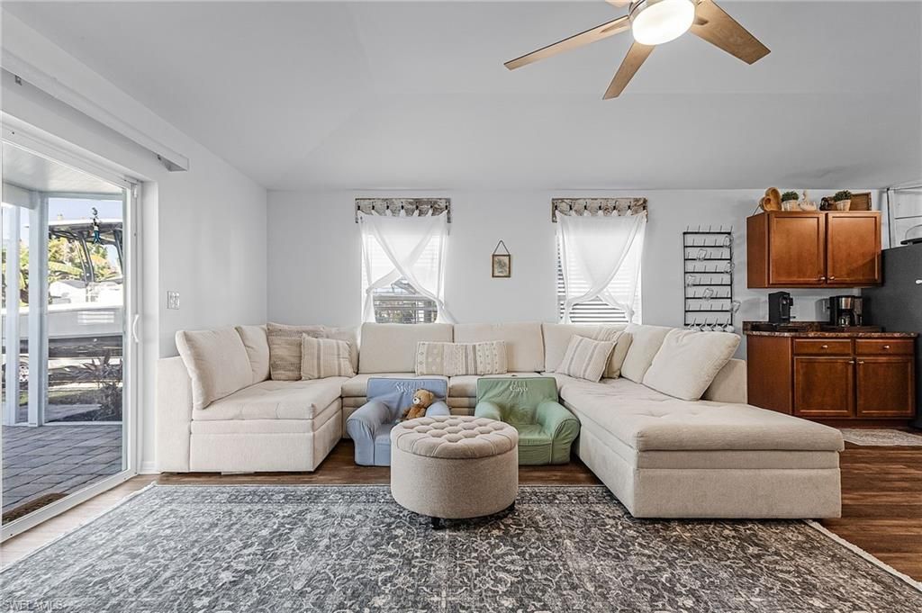 Image 16 of property listing at 1010 SW 6th AVE, Cape Coral, FL 33991