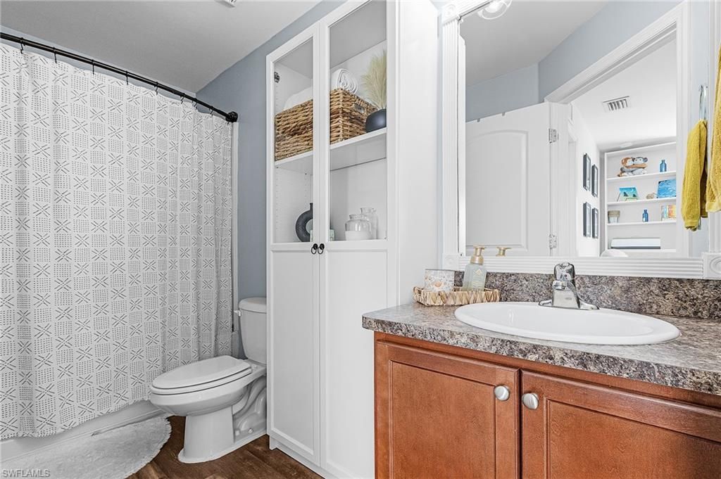 Image 9 of property listing at 1010 SW 6th AVE, Cape Coral, FL 33991