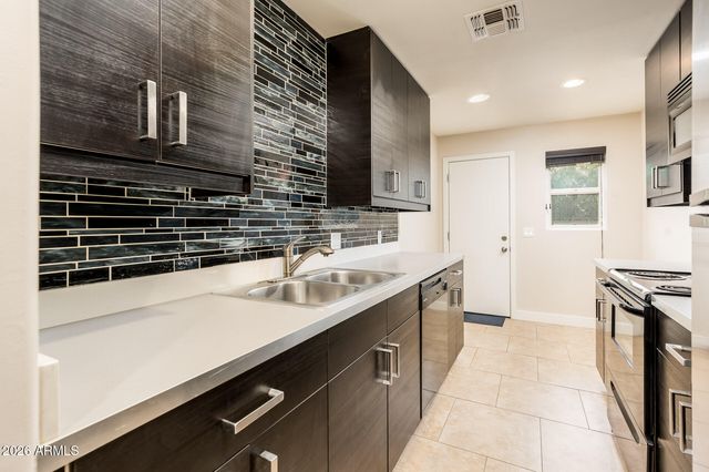 1225 E CAMPBELL Avenue, Phoenix, AZ 85014