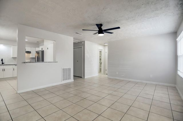 12609 Veterans Memorial Drive, Houston, TX 77014