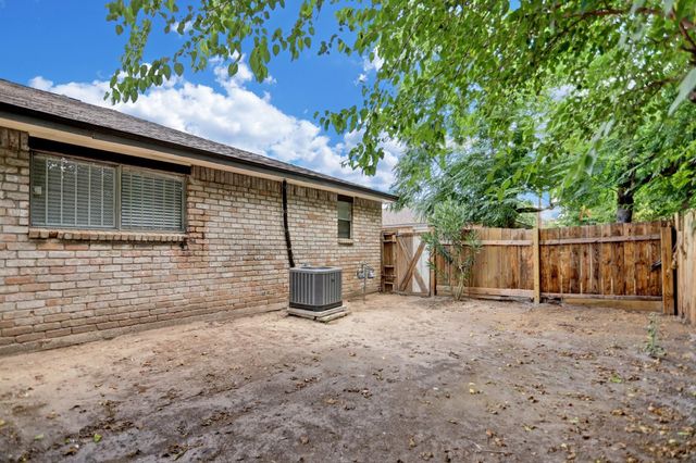 12609 Veterans Memorial Drive, Houston, TX 77014