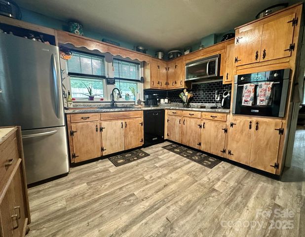 104 Old Fort Road, Fairview, NC 28730