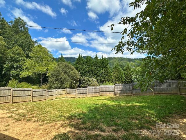 104 Old Fort Road, Fairview, NC 28730