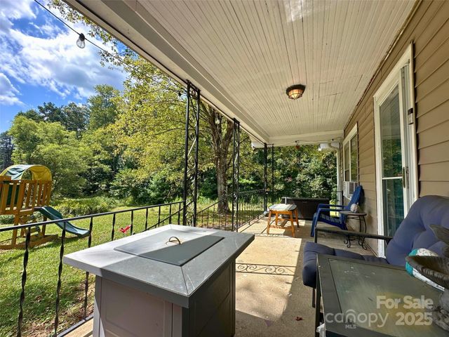 104 Old Fort Road, Fairview, NC 28730