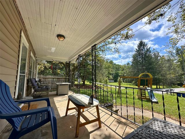 104 Old Fort Road, Fairview, NC 28730