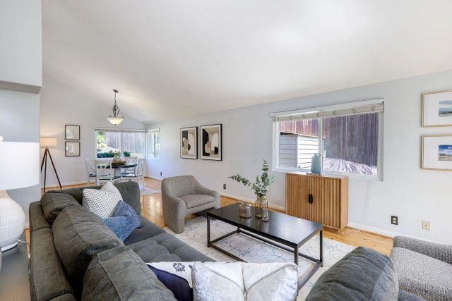 13976 Country Creek Rd, Poway, CA 92064