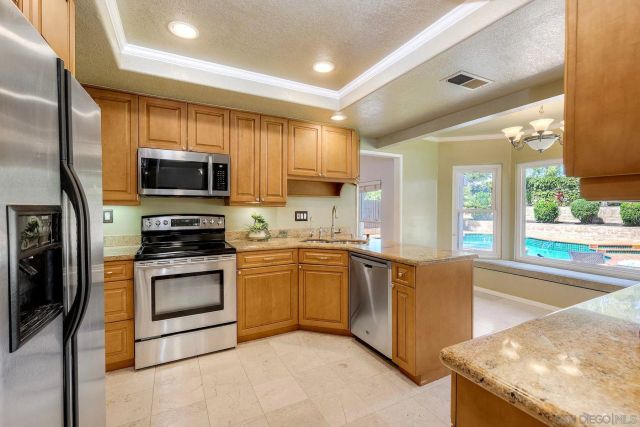 13976 Country Creek Rd, Poway, CA 92064