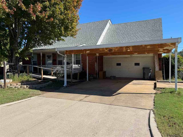 1529 NW 43rd St, Lawton, OK 73505