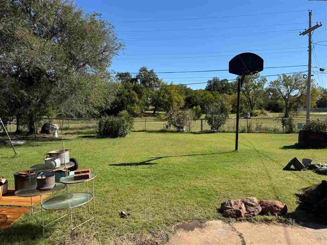 1529 NW 43rd St, Lawton, OK 73505