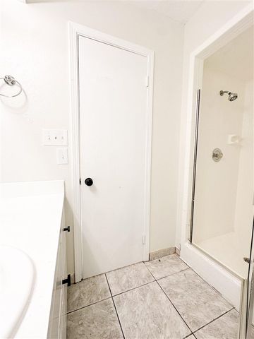 1411 SE Hillcrest Ave, Lawton, OK 73501